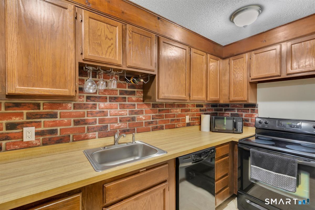 94 Mohawk Trail Guilford CT 06437