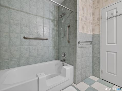 46 Hampton Park Branford CT 06405