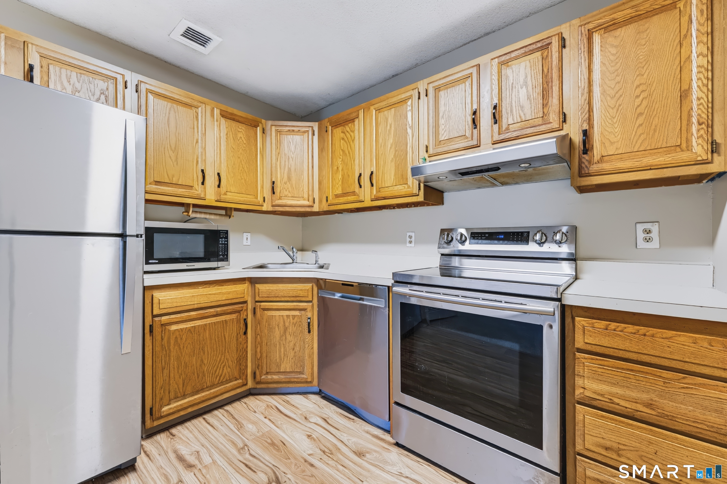 412 Twin Circle Drive South Windsor CT 06074