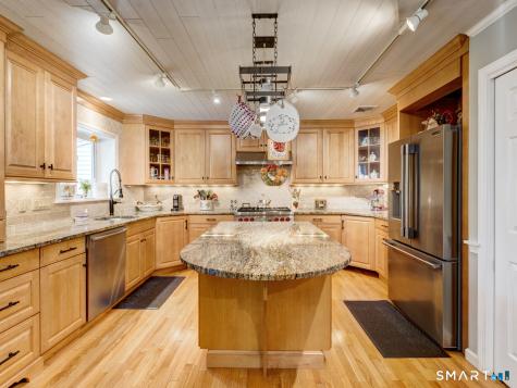 15 Cambridge Drive Madison CT 06443