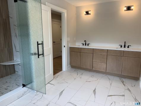 14 Village Circle Guilford CT 06437