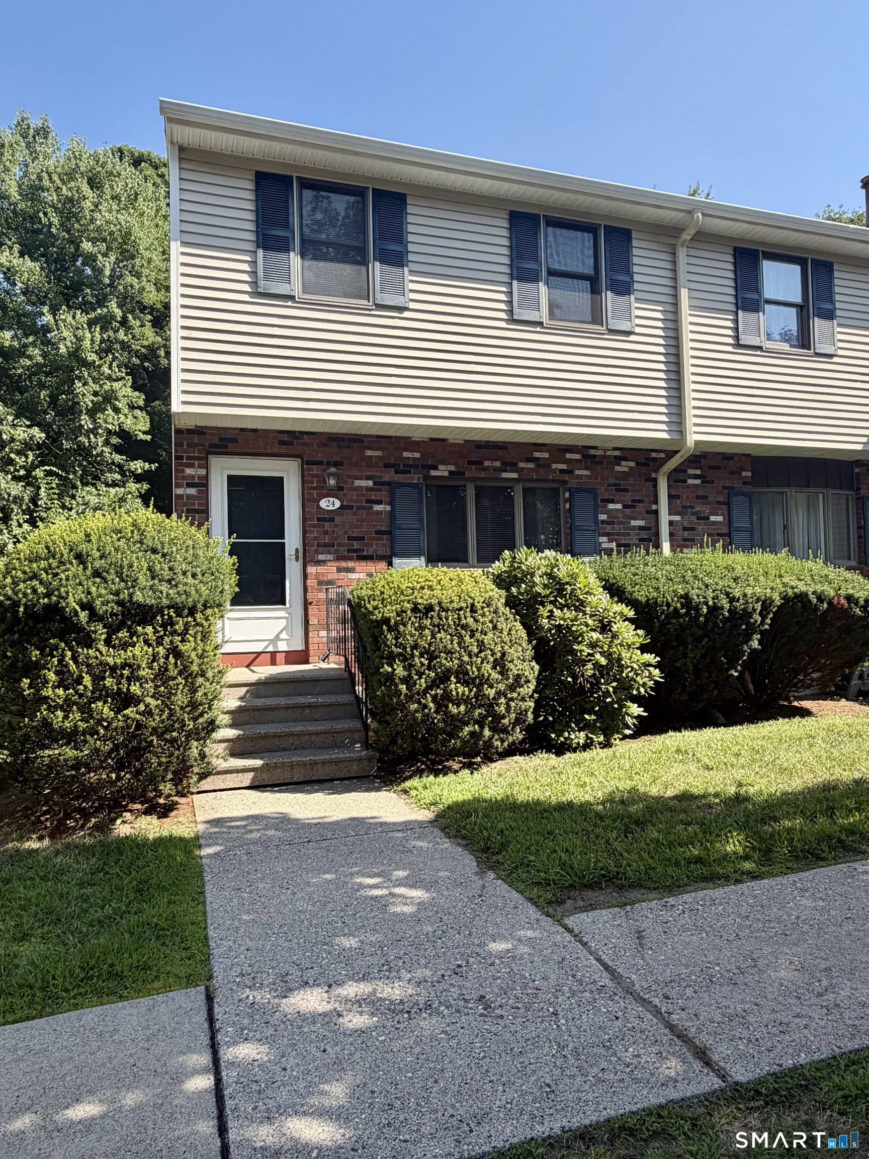 24 Brookside Village Enfield CT 06082
