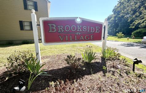24 Brookside Village Enfield CT 06082