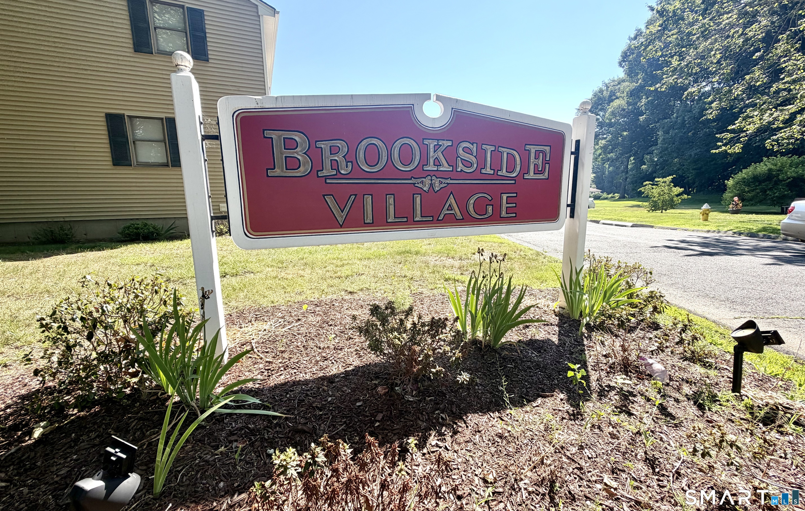 24 Brookside Village Enfield CT 06082
