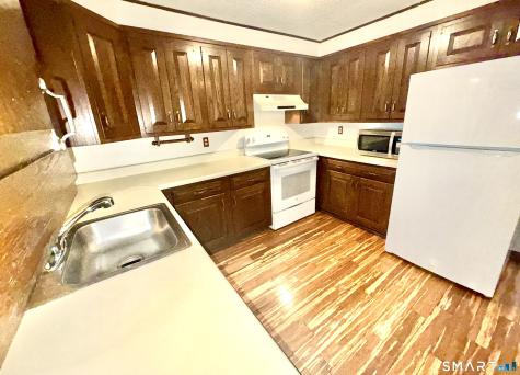 24 Brookside Village Enfield CT 06082