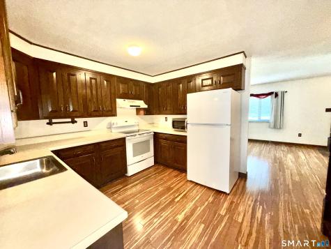 24 Brookside Village Enfield CT 06082