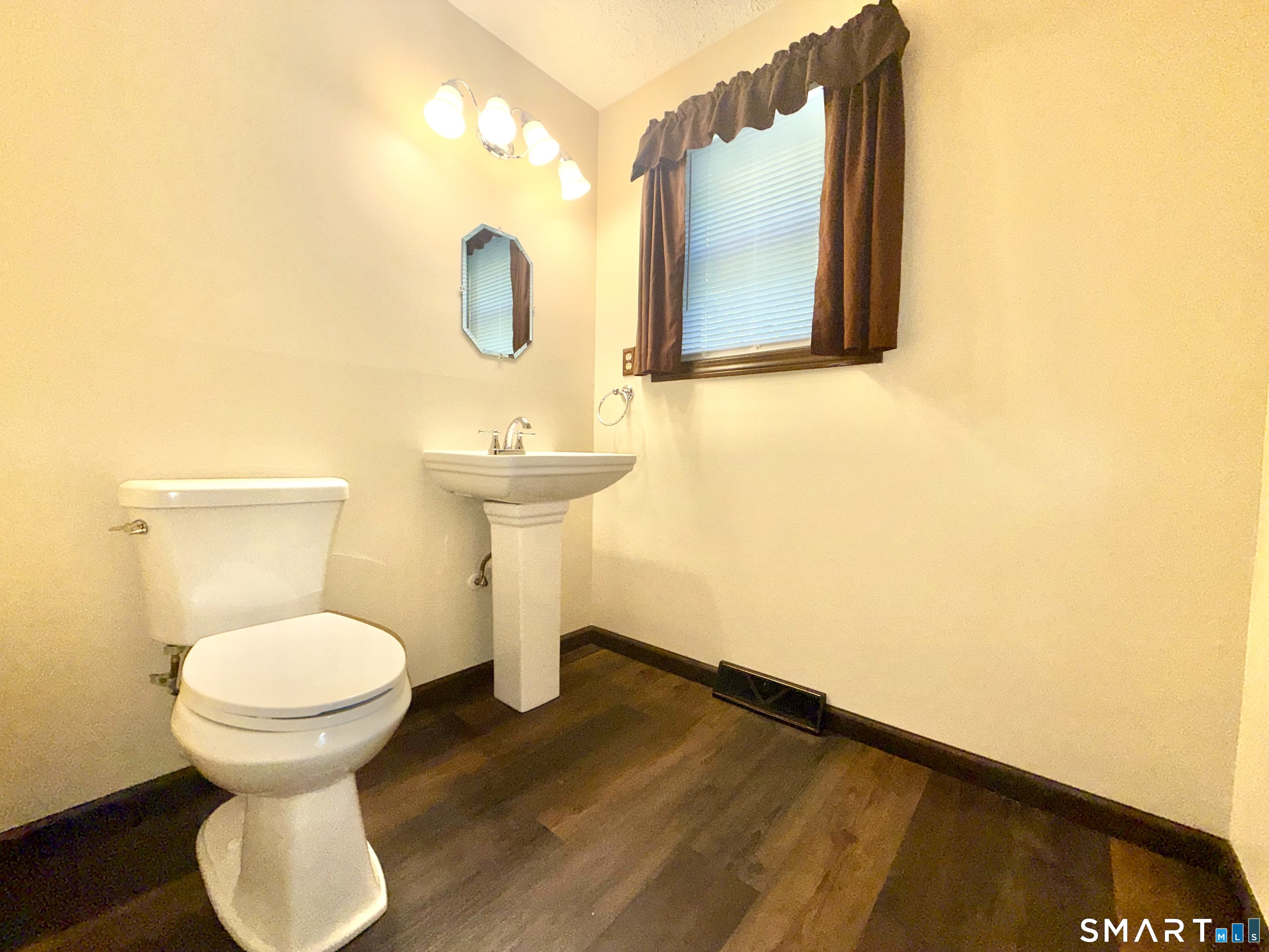 24 Brookside Village Enfield CT 06082