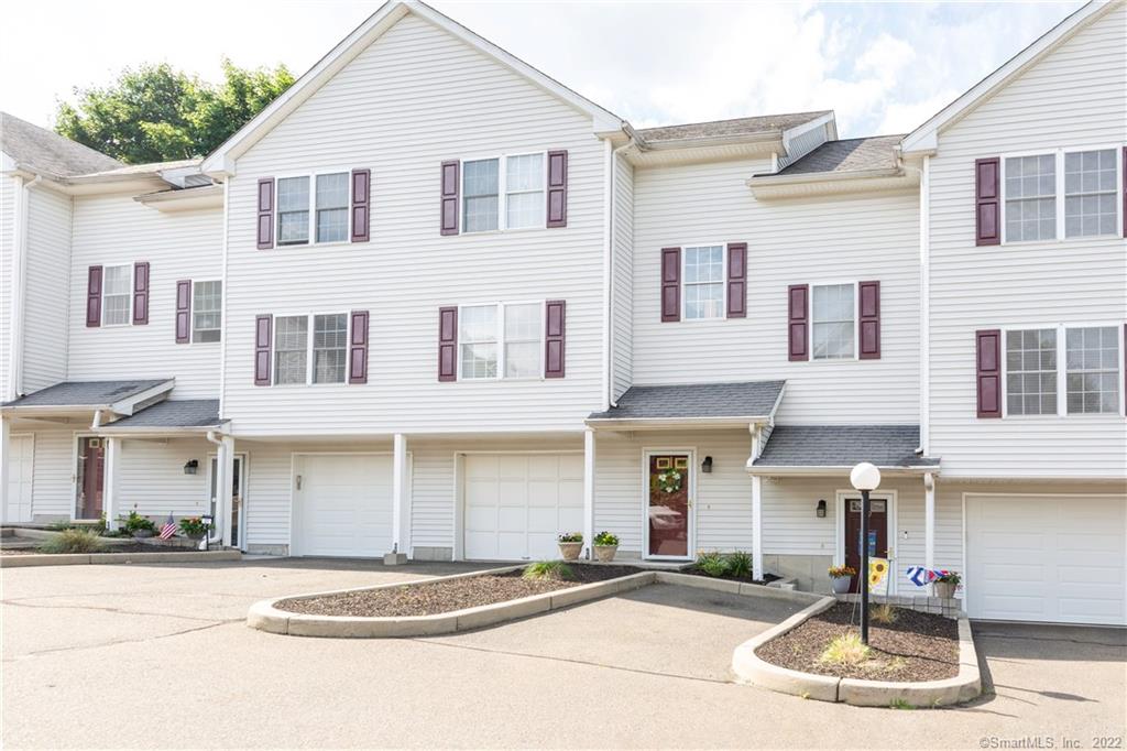 11 Mannions Lane Danbury CT 06810