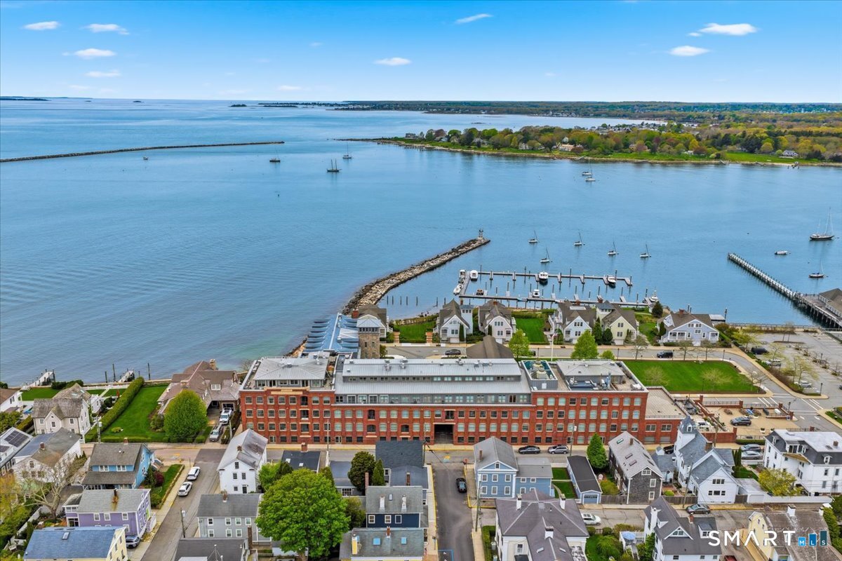 8 Stonington Commons Stonington CT 06378