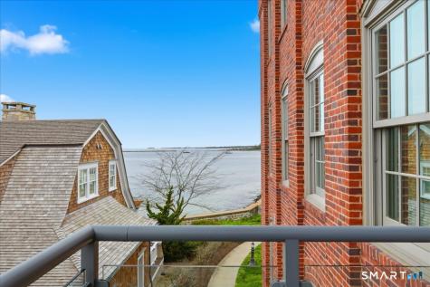 8 Stonington Commons Stonington CT 06378