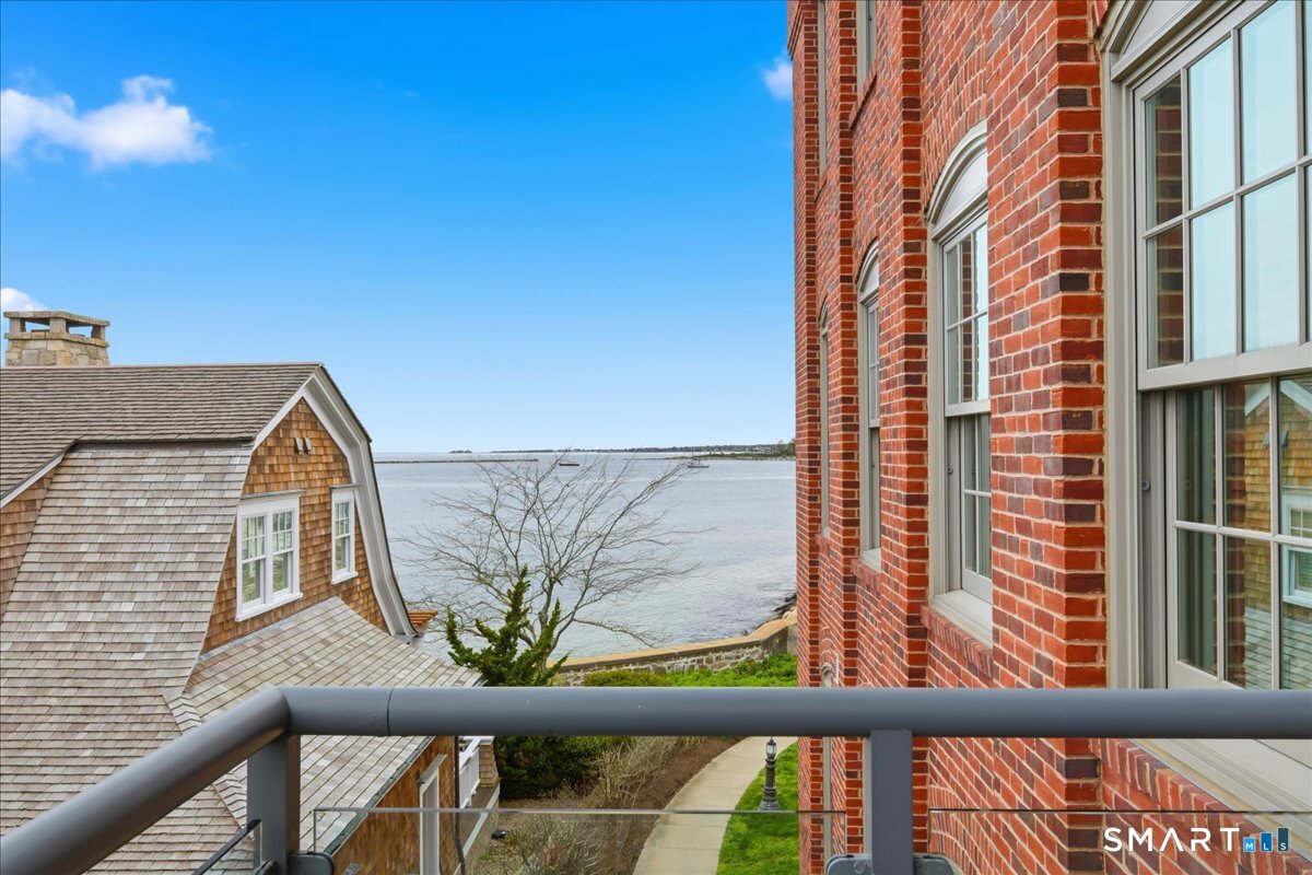 8 Stonington Commons Stonington CT 06378