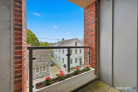 8 Stonington Commons Stonington CT 06378