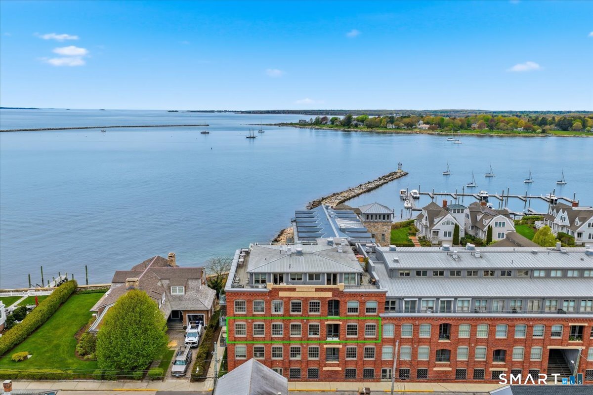8 Stonington Commons Stonington CT 06378