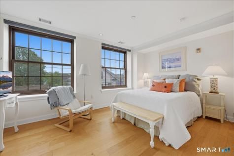 8 Stonington Commons Stonington CT 06378