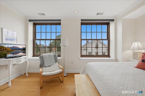 8 Stonington Commons Stonington CT 06378