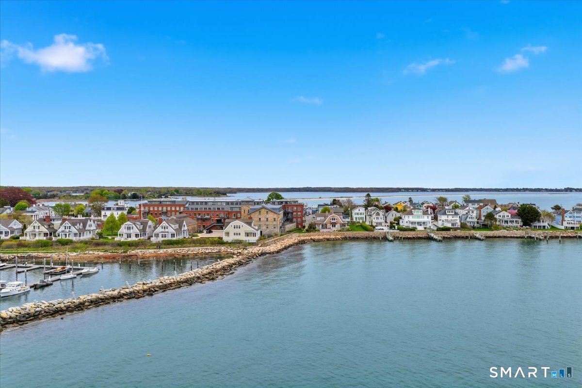 8 Stonington Commons Stonington CT 06378