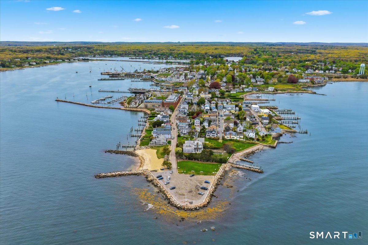8 Stonington Commons Stonington CT 06378