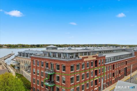 8 Stonington Commons Stonington CT 06378