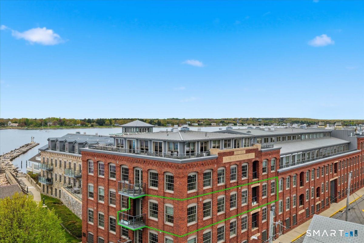 8 Stonington Commons Stonington CT 06378