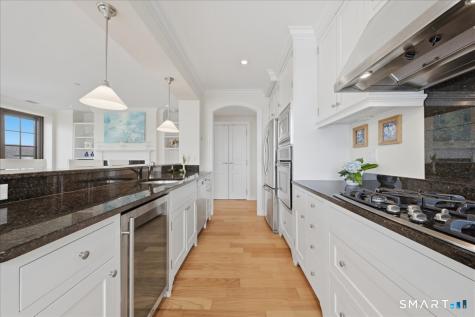 8 Stonington Commons Stonington CT 06378
