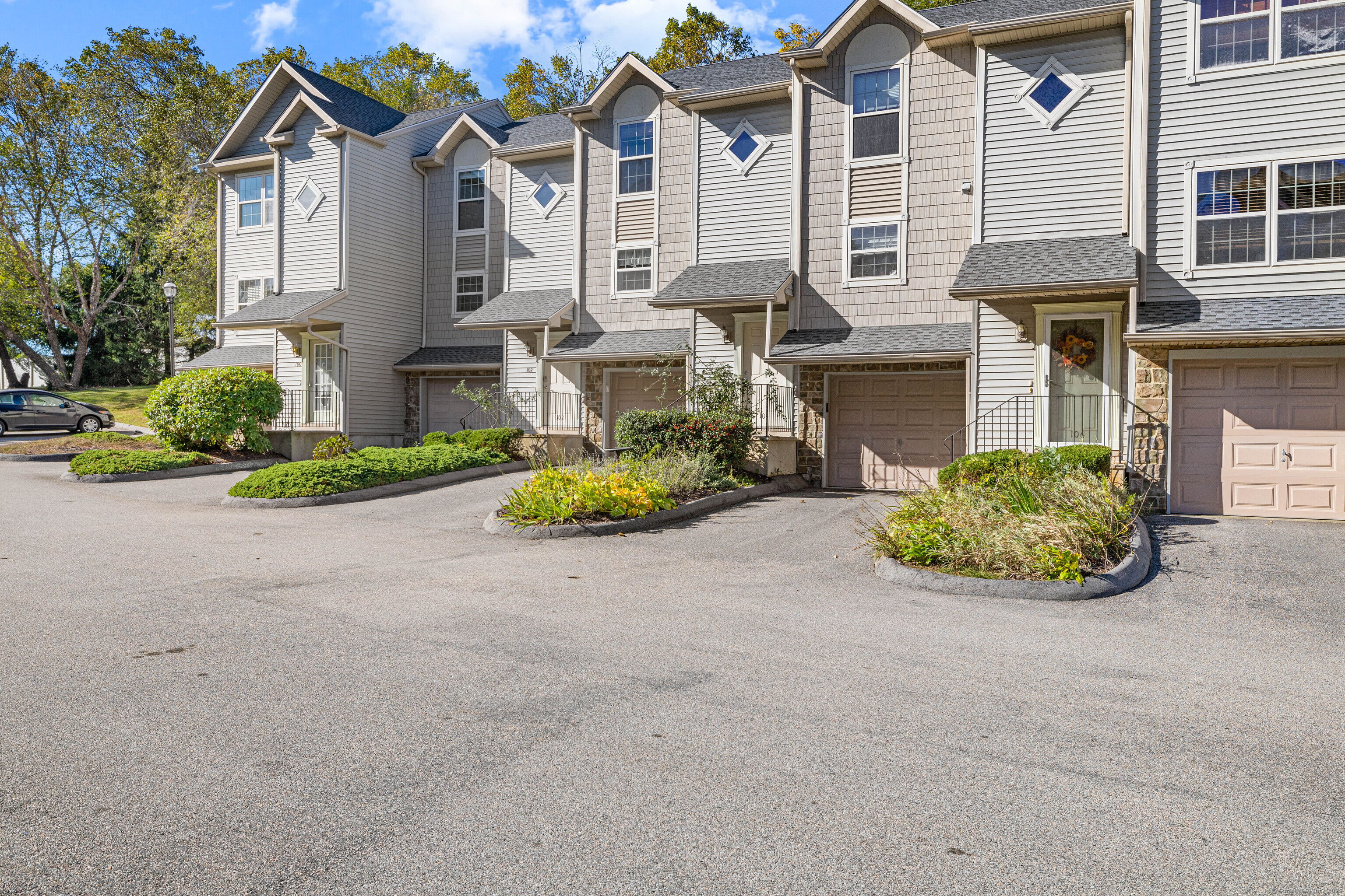 19 Hawthorne Drive New London CT 06320