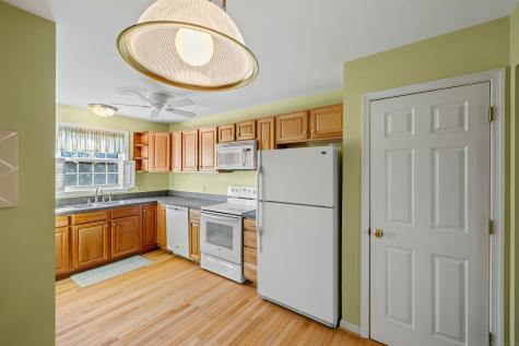 19 Hawthorne Drive New London CT 06320