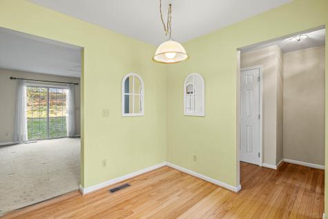 19 Hawthorne Drive New London CT 06320