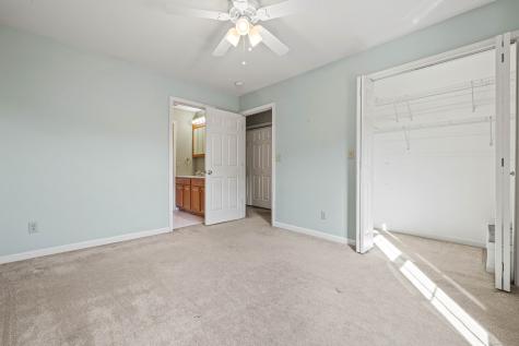 19 Hawthorne Drive New London CT 06320