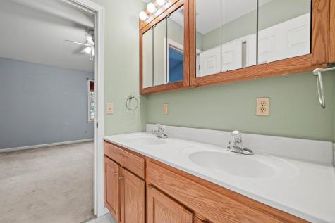 19 Hawthorne Drive New London CT 06320