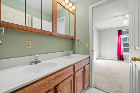 19 Hawthorne Drive New London CT 06320