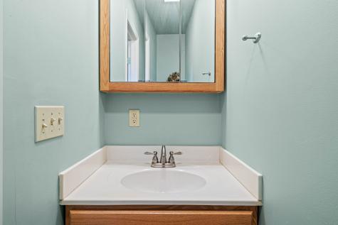 19 Hawthorne Drive New London CT 06320