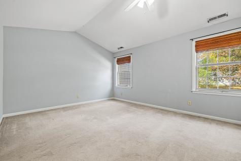 19 Hawthorne Drive New London CT 06320