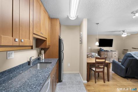 184 Pequot Avenue New London CT 06320
