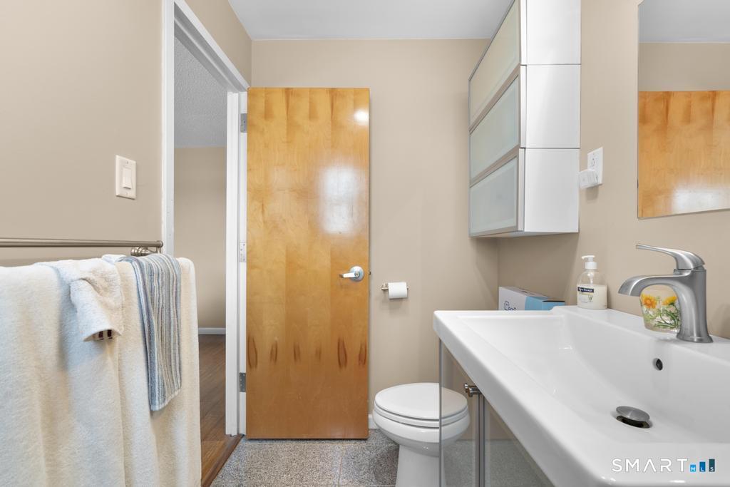184 Pequot Avenue New London CT 06320