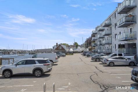 184 Pequot Avenue New London CT 06320