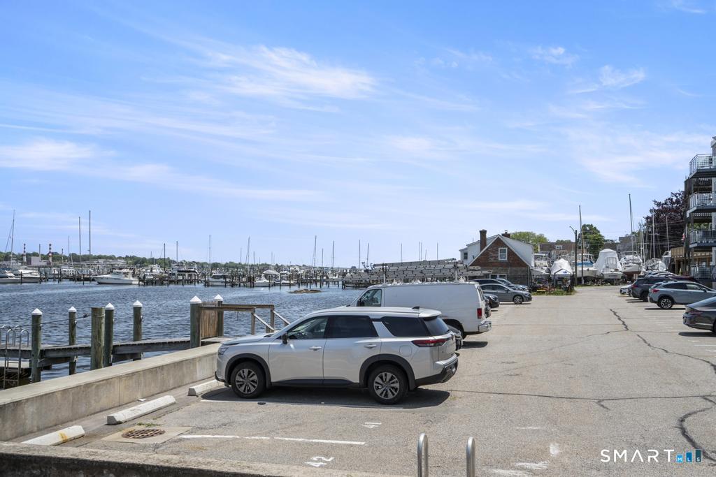 184 Pequot Avenue New London CT 06320