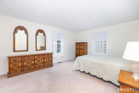 25 Vincent Court East Hartford CT 06108