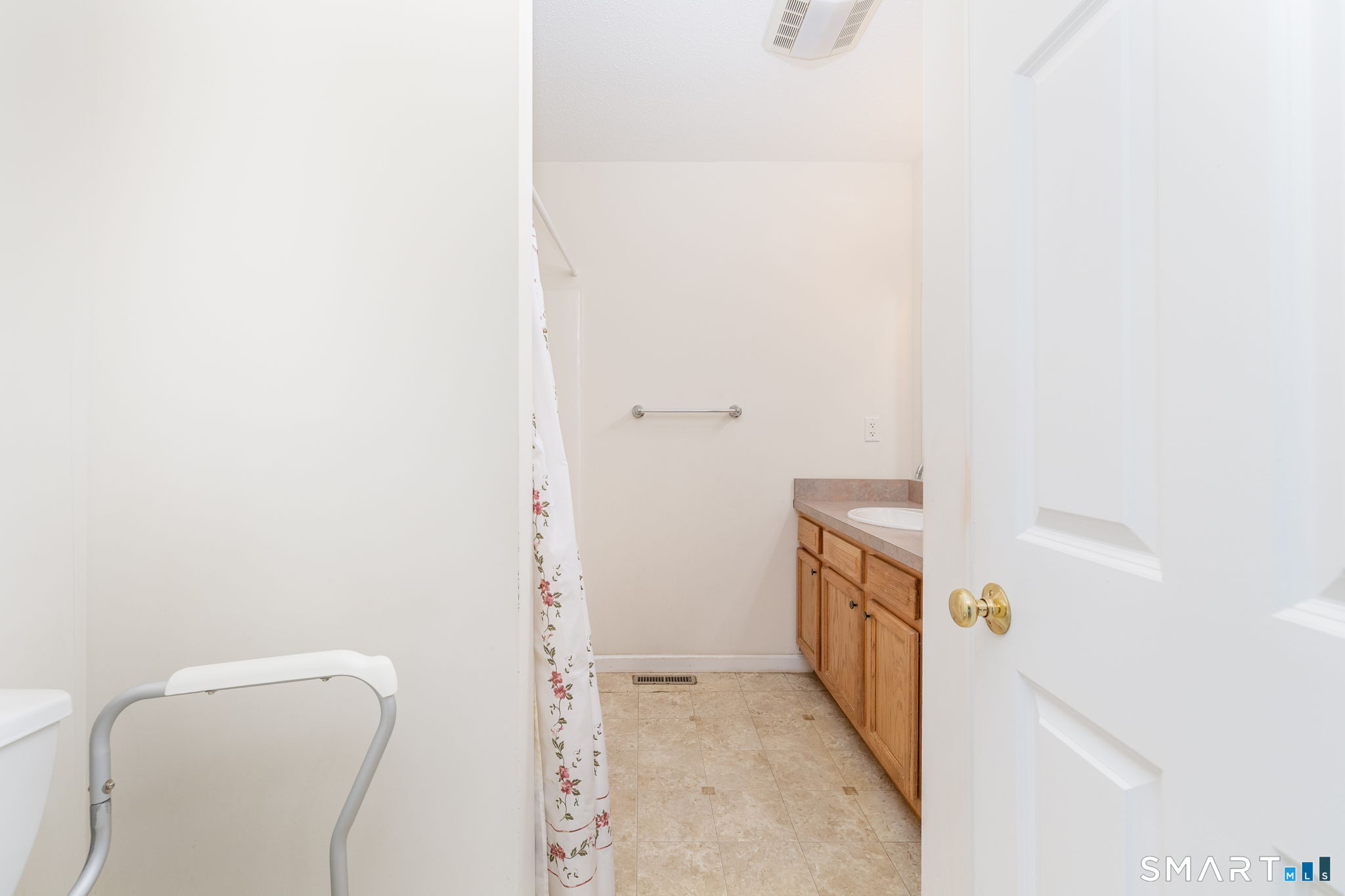 25 Vincent Court East Hartford CT 06108