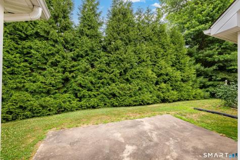 25 Vincent Court East Hartford CT 06108