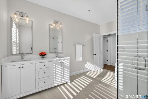 185 Main Street East Lyme CT 06357