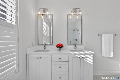 185 Main Street East Lyme CT 06357