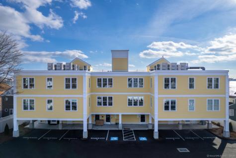 185 Main Street East Lyme CT 06357