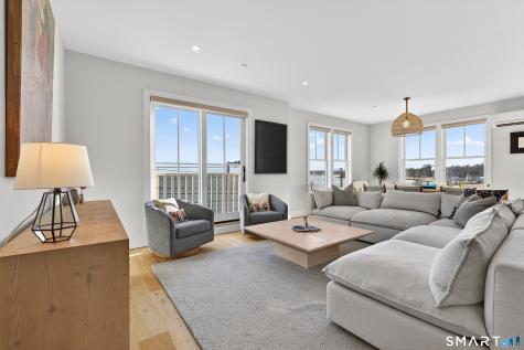 185 Main Street East Lyme CT 06357