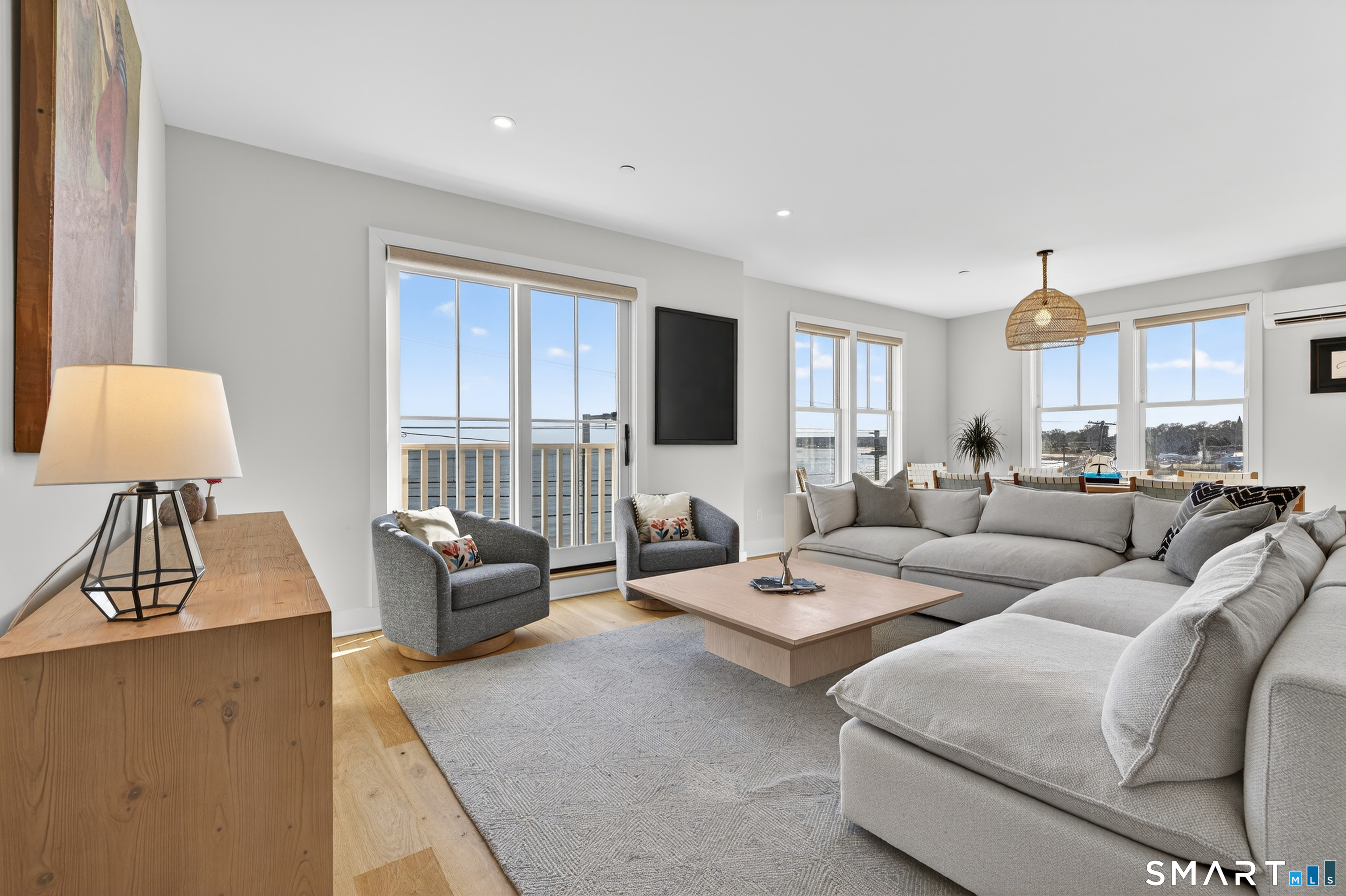 185 Main Street East Lyme CT 06357