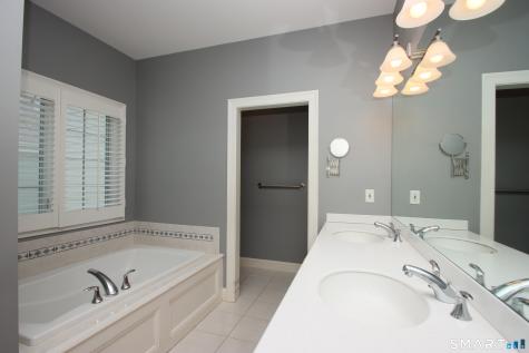 6 Carriage House Lane Brookfield CT 06804