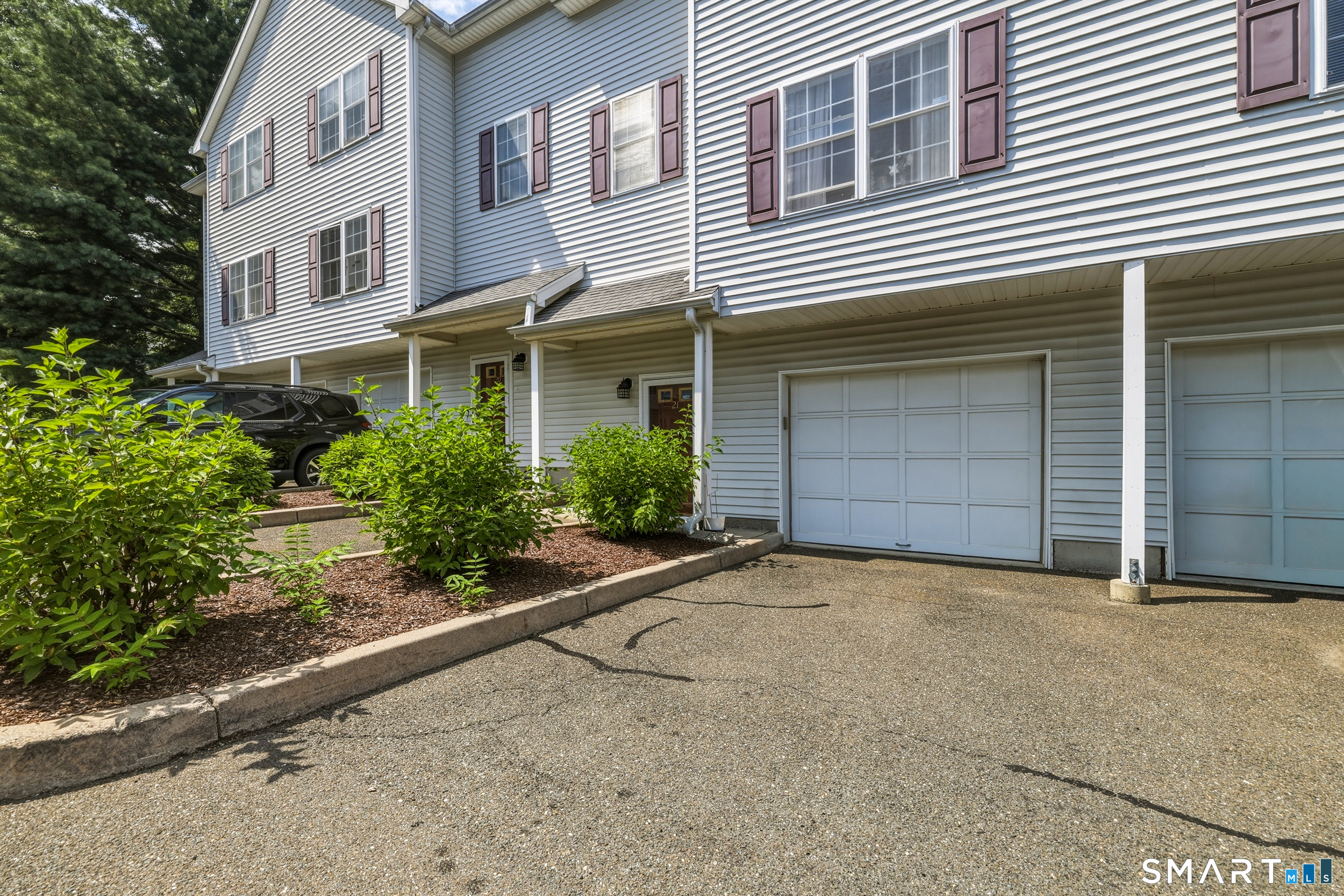 11 Mannions Lane Danbury CT 06810