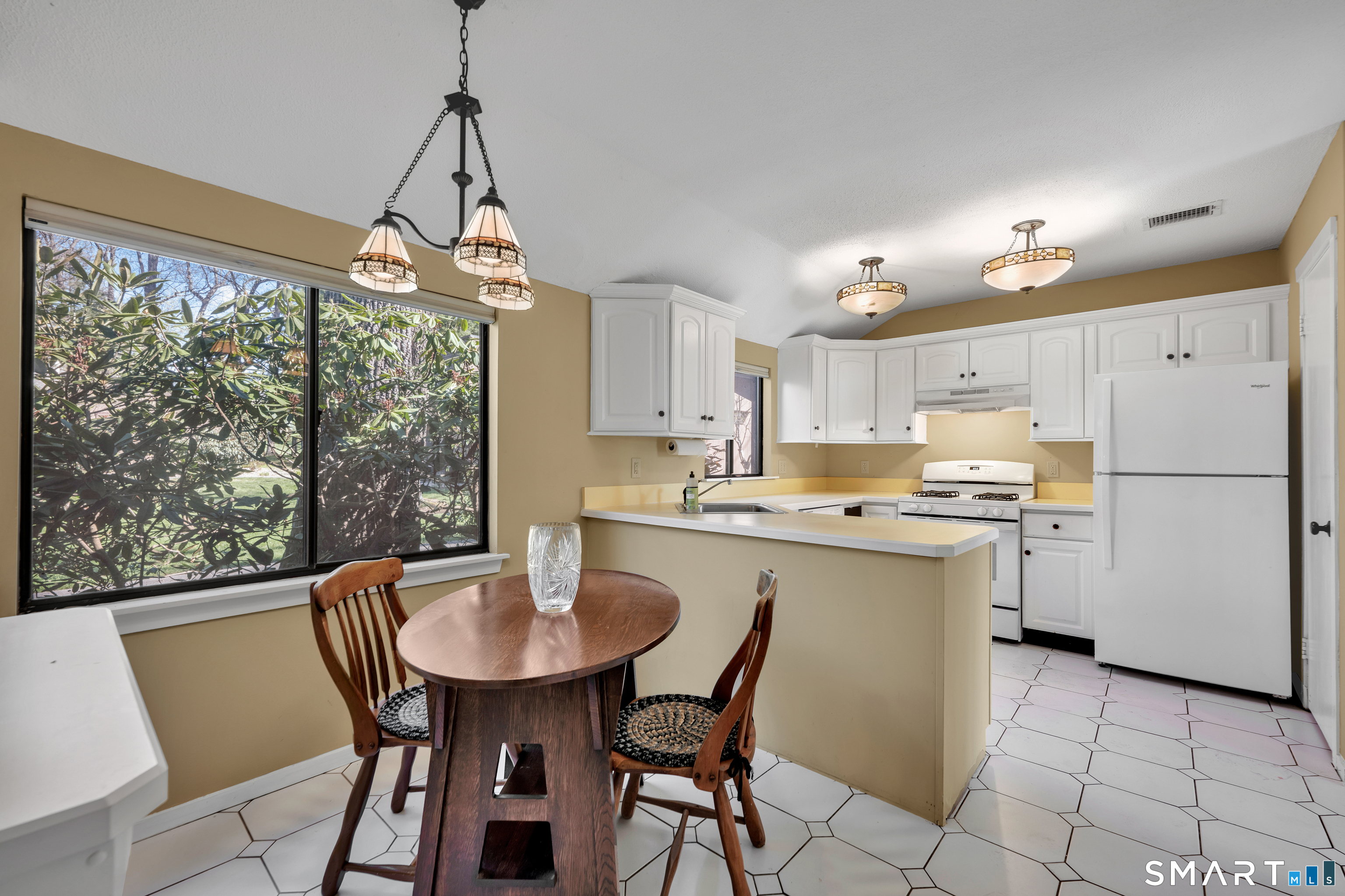 14 Canterbury Lane Avon CT 06001