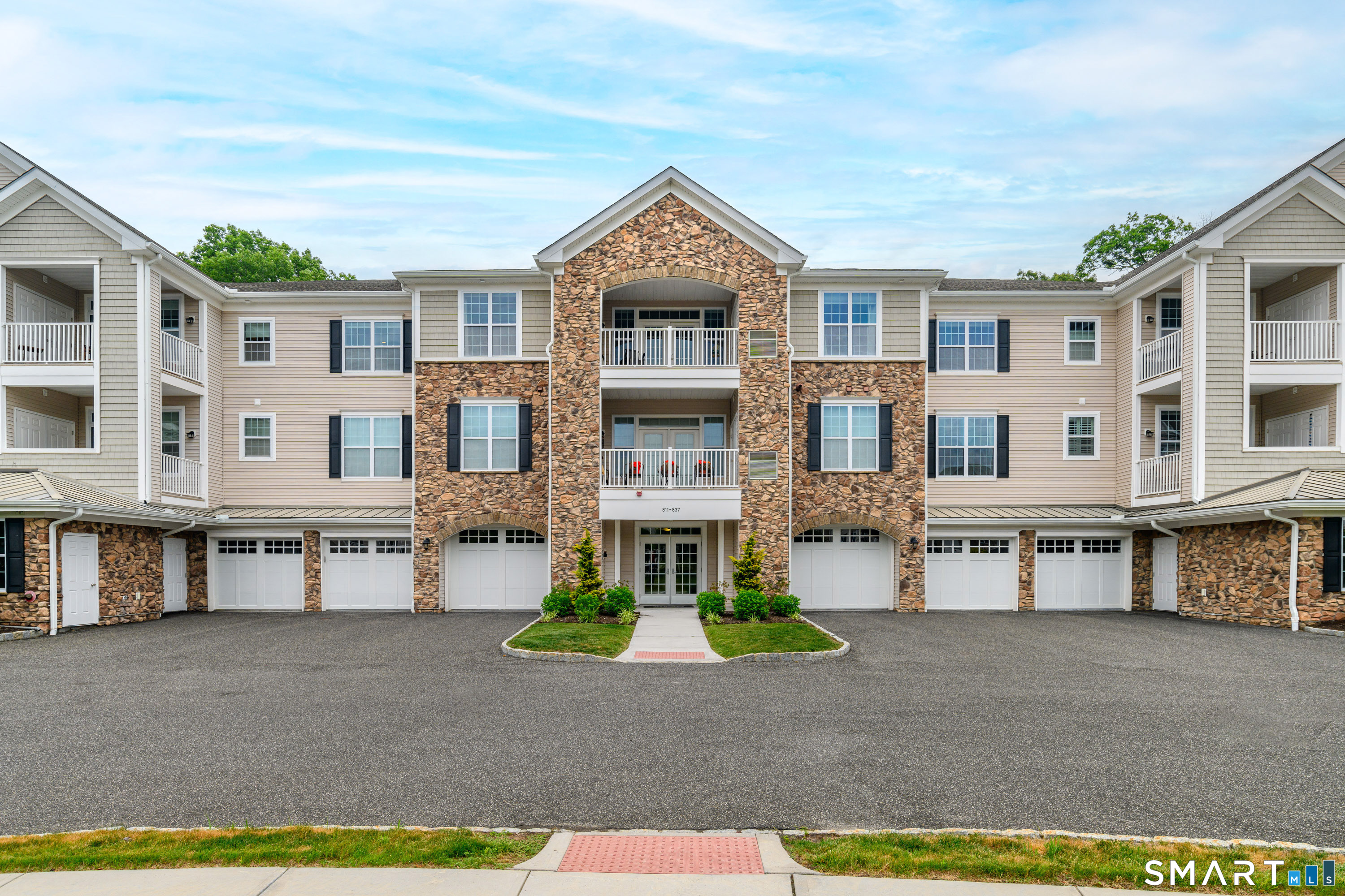 832 Brookside Court Newtown CT 06470