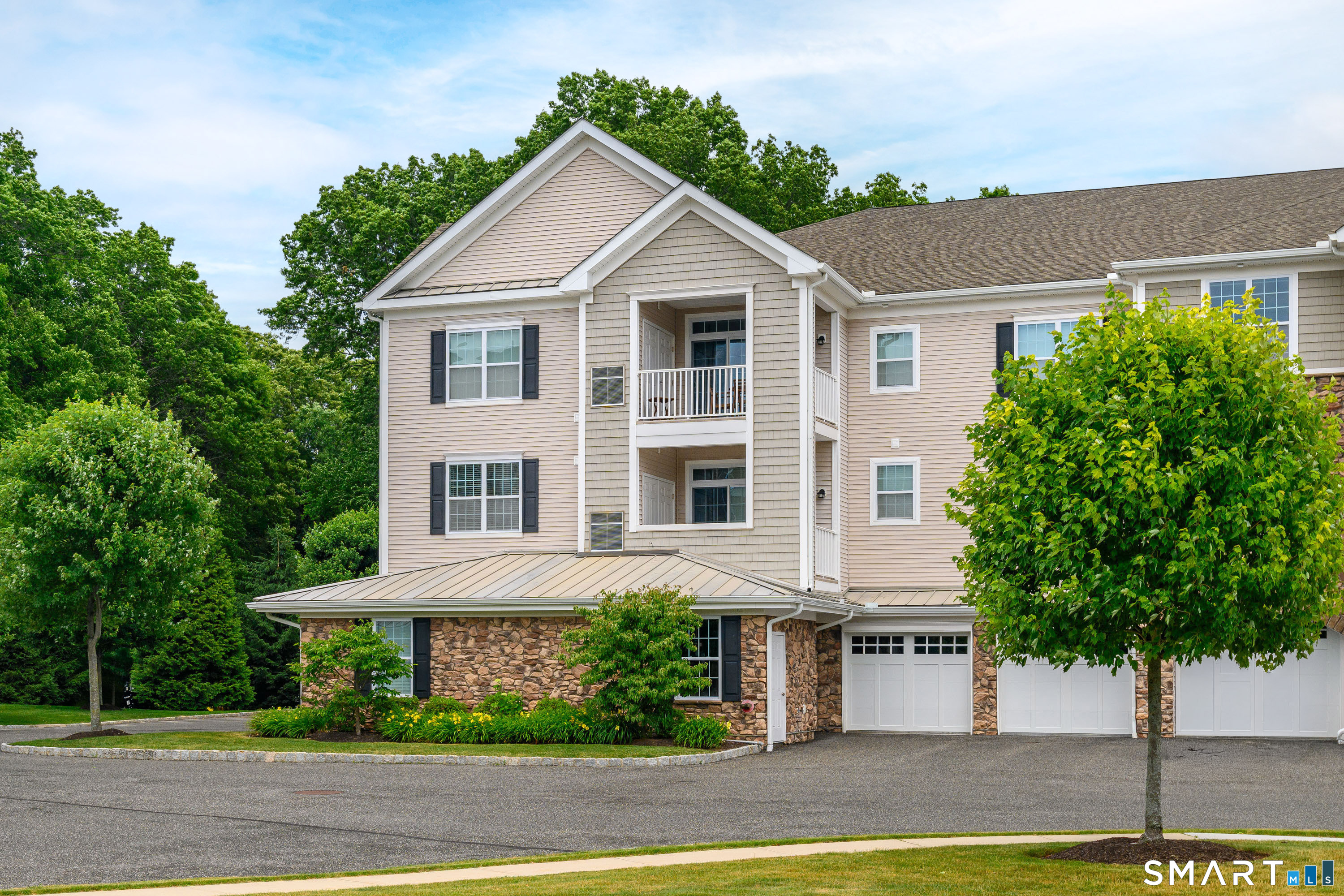 832 Brookside Court Newtown CT 06470
