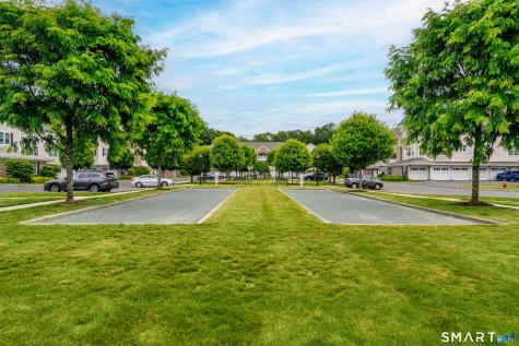 832 Brookside Court Newtown CT 06470
